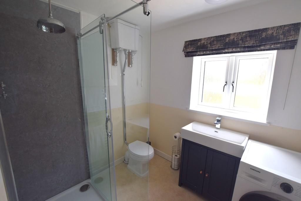 Charlton Barn Shower Room