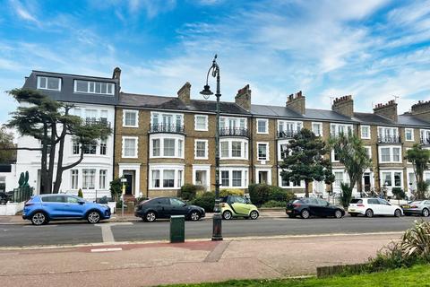 1 bedroom ground floor flat to rent, Clifftown Parade, Southend On Sea SS1