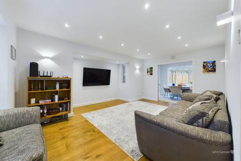 5 Vale Close, Lichfield, WS13 7LJ