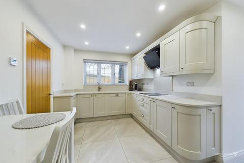 5 Vale Close, Lichfield, WS13 7LJ