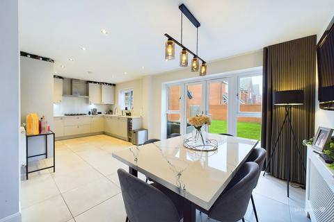 4 bedroom detached house for sale, Hillside Road, Tatenhill