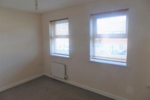 3 bedroom semi-detached house to rent, Moorfield Close, Darlington
