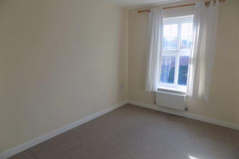 3 bedroom semi-detached house to rent, Moorfield Close, Darlington