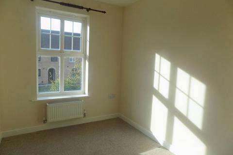 3 bedroom semi-detached house to rent, Moorfield Close, Darlington