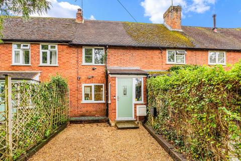 2 bedroom cottage to rent, Tanhouse Road, Oxted RH8