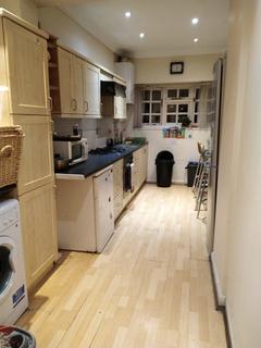 Ground floor flat to rent, Carlisle Avenue, London W3