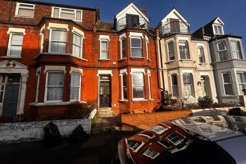 4 bedroom terraced house to rent, Station Road, Margate