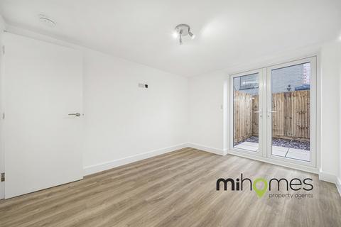 1 bedroom ground floor flat for sale, Wood Street