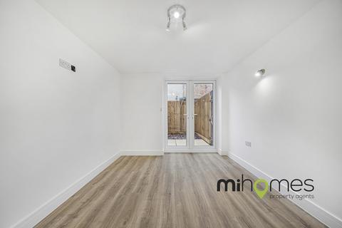 1 bedroom ground floor flat for sale, Wood Street