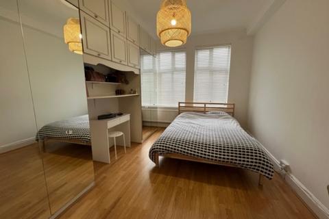 2 bedroom apartment to rent, Vivian Avenue, London NW4