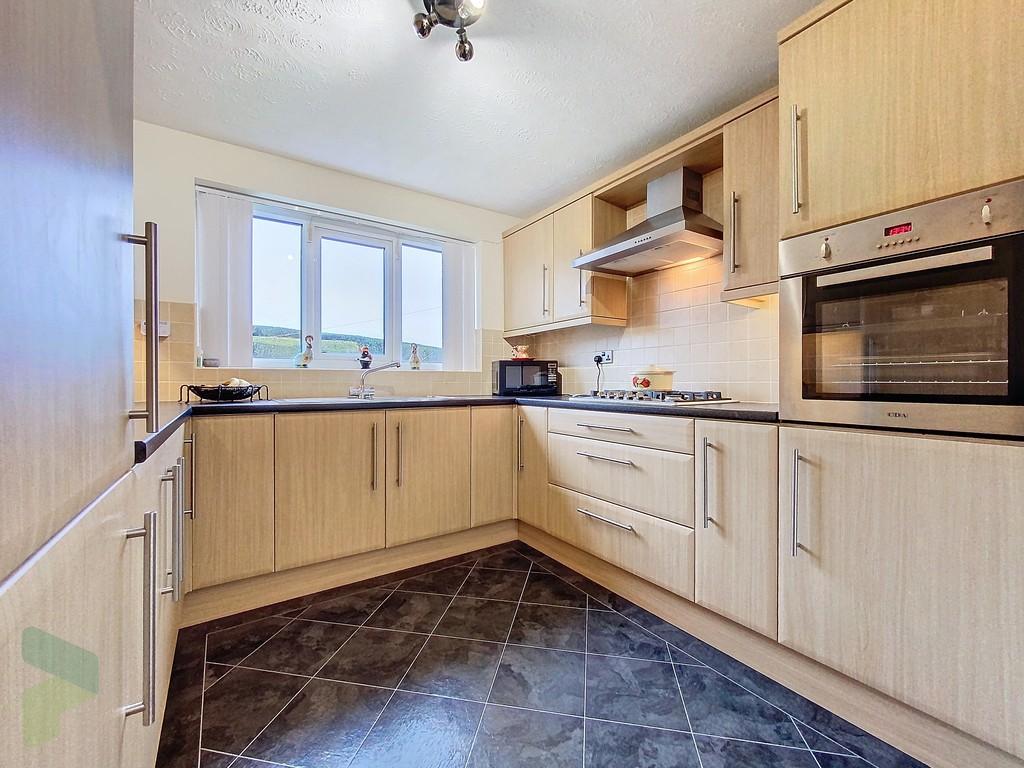 Fully Fitted Kitchen