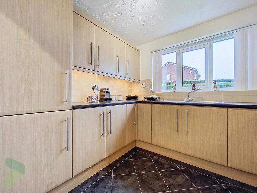 Fully Fitted Kitchen