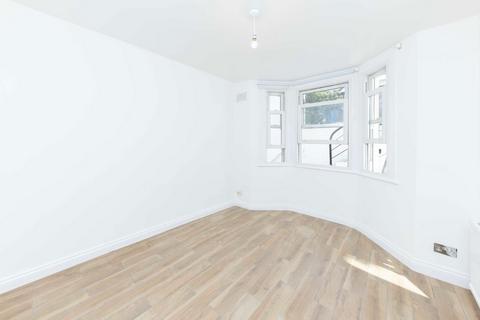 2 bedroom flat to rent, Shakespeare Road, London W3