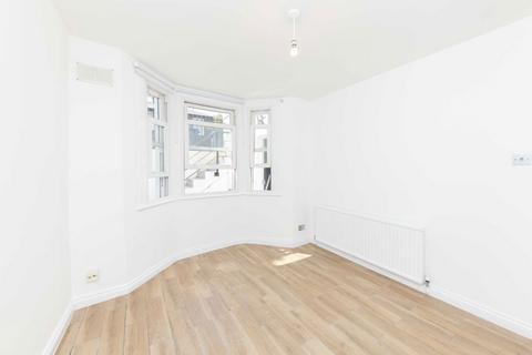 2 bedroom flat to rent, Shakespeare Road, London W3