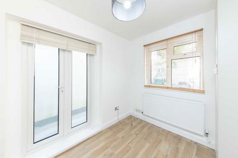 2 bedroom flat to rent, Shakespeare Road, London W3