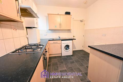 4 bedroom flat to rent, Wingrove Road, Fenham NE4