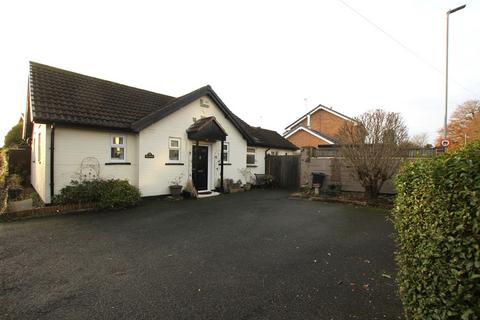 2 bedroom detached bungalow for sale, Plas Newton Lane, Chester