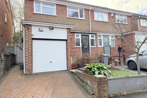 3 bedroom semi-detached house to rent, Foxbury Close, Hythe, Southampton