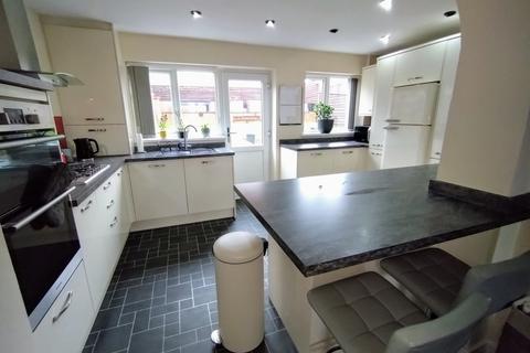 3 bedroom semi-detached house for sale, Southborough Crescent, Bradeley, Stoke-on-Trent