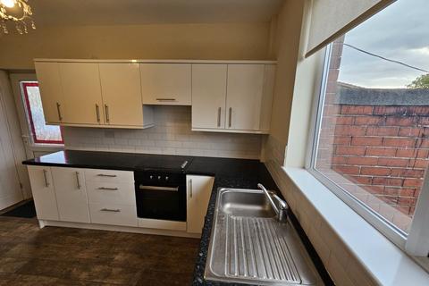 3 bedroom semi-detached house to rent, Fitzwilliam Street, Elsecar