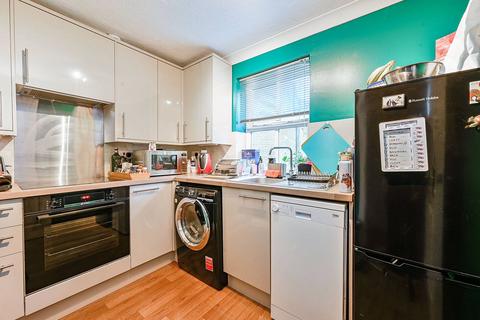 2 bedroom flat for sale, Alfred Close, Chiswick, London, W4