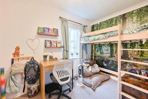 13 Alfred Close, London, W4 5UW