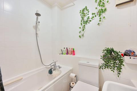 13 Alfred Close, London, W4 5UW