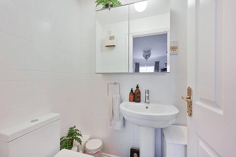 13 Alfred Close, London, W4 5UW