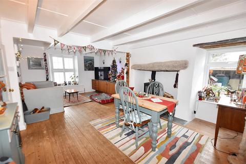 4 Connor Hill, Connor Downs, Hayle, TR27 5DW