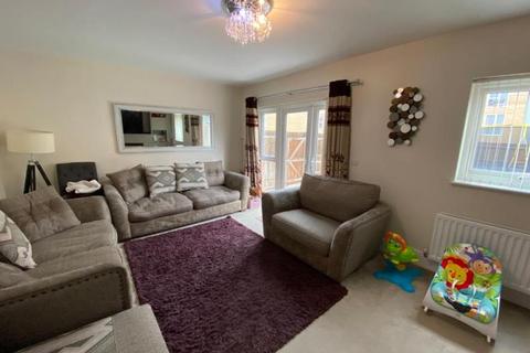 4 bedroom townhouse to rent, Hawker Drive, Addlestone KT15