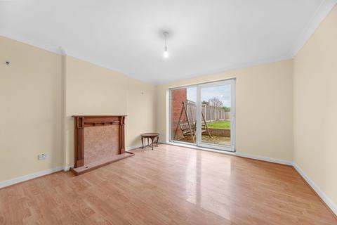 3 bedroom terraced house for sale, Windmill Chase, Leeds LS26