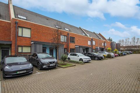 4 bedroom terraced house to rent, Harrow HA3