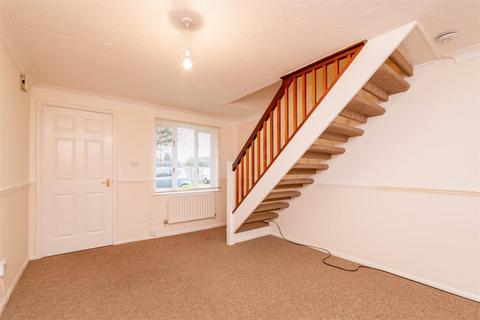 2 bedroom house to rent, Hanbury Way, Camberley GU15