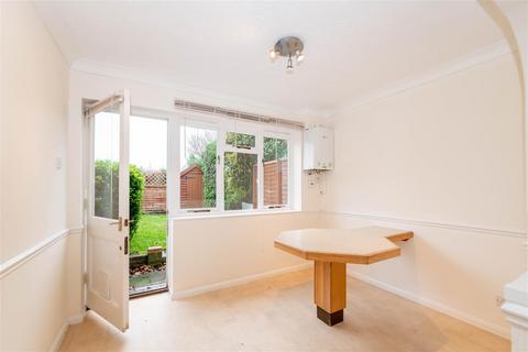 2 bedroom house to rent, Hanbury Way, Camberley GU15