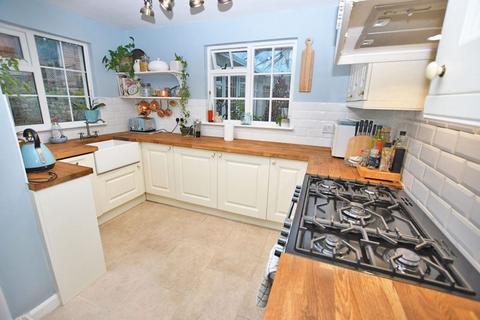 4 bedroom cottage for sale, Sittingbourne Road, Maidstone