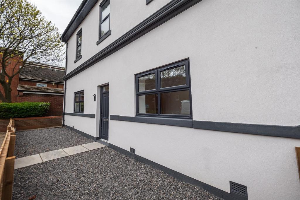 Flat 1 essen house