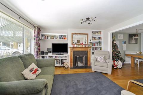 10 Dukes Close, Cranleigh, GU6 7JU