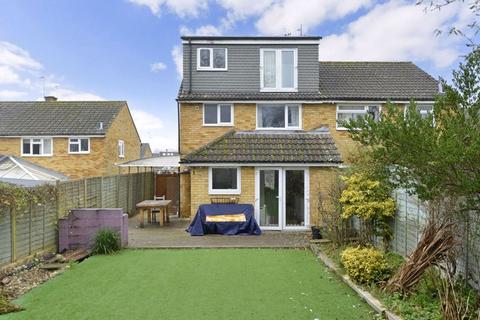 10 Dukes Close, Cranleigh, GU6 7JU