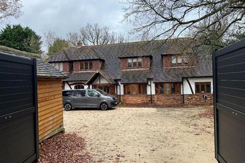 undefined, Hertford SG14