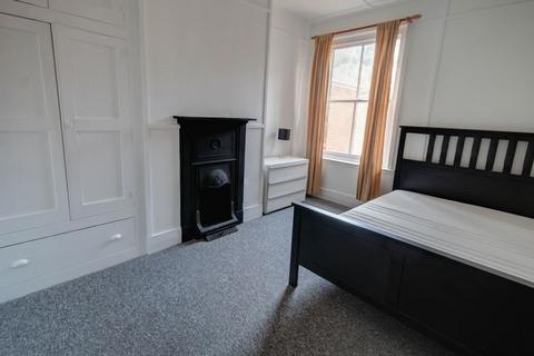 4 bedroom terraced house for sale, Monks Road, Exeter