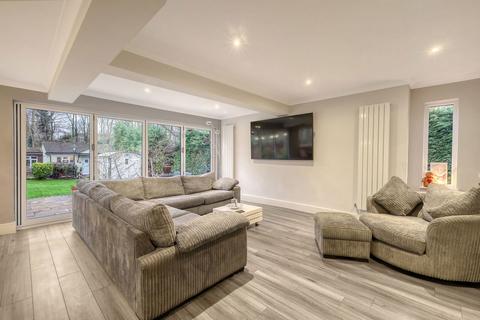 2 bedroom detached house for sale, The Crossway, Billericay CM11