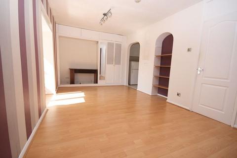 Studio to rent, Pentland Place, Northolt