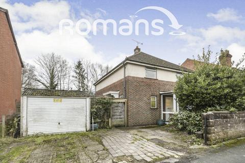 3 bedroom semi-detached house to rent, Canning Road, Aldershot