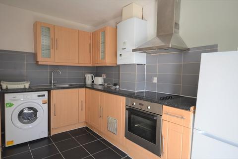 Studio to rent, Rochfords Garden, Slough