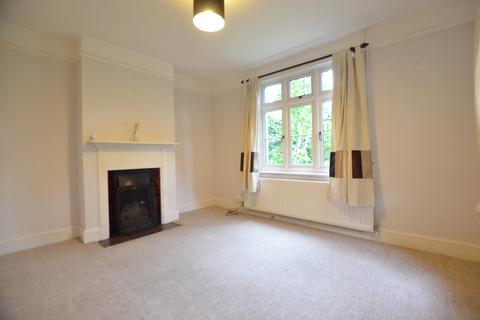 3 bedroom semi-detached house to rent, Reading Road, Yateley