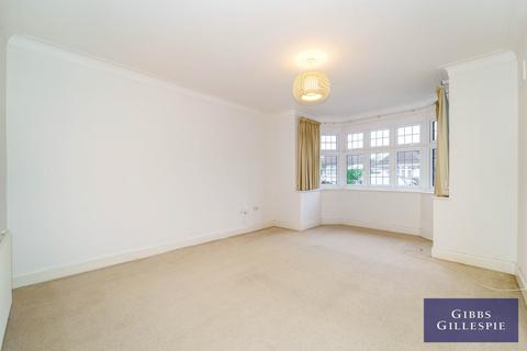 2 bedroom bungalow to rent, Farm Avenue, Harrow, HA2 7LS