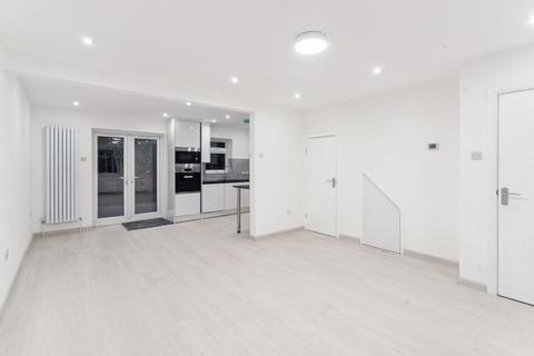 6 Denham Close, Denham, Uxbridge, UB9 4EE