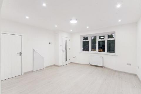 6 Denham Close, Denham, Uxbridge, UB9 4EE