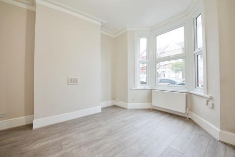 4 bedroom terraced house to rent, Ashville Road, Leyton