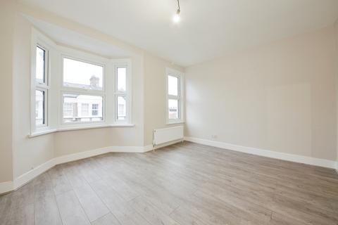 4 bedroom terraced house to rent, Ashville Road, Leyton